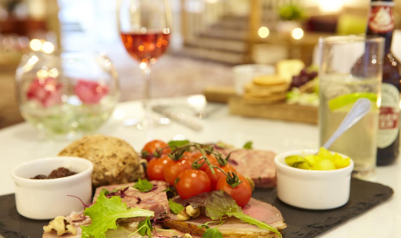 סקארבורו Palm Court Hotel מראה חיצוני תמונה